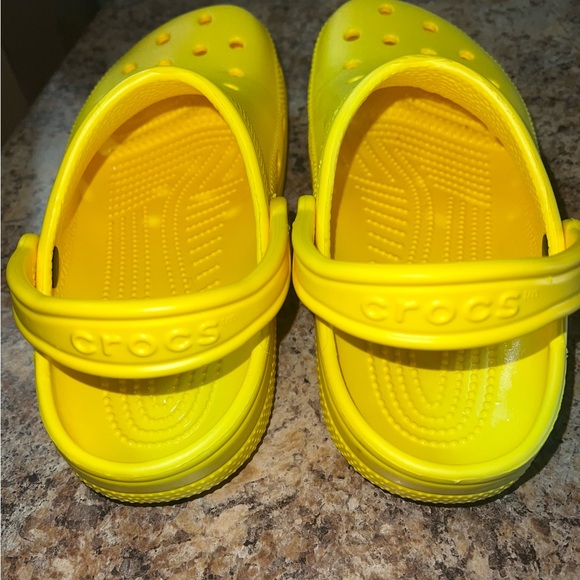 CROCS SIZE 6 WMNS - Picture 3 of 4